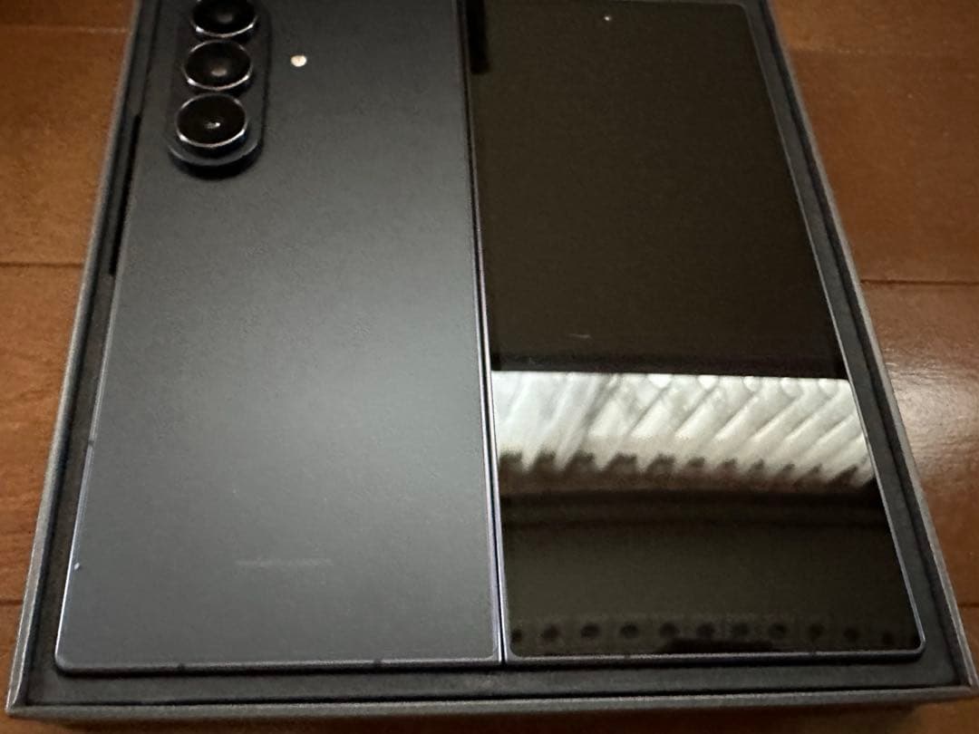 新品同様品‼️Galaxy Z Fold7 256gbブラック 国内版