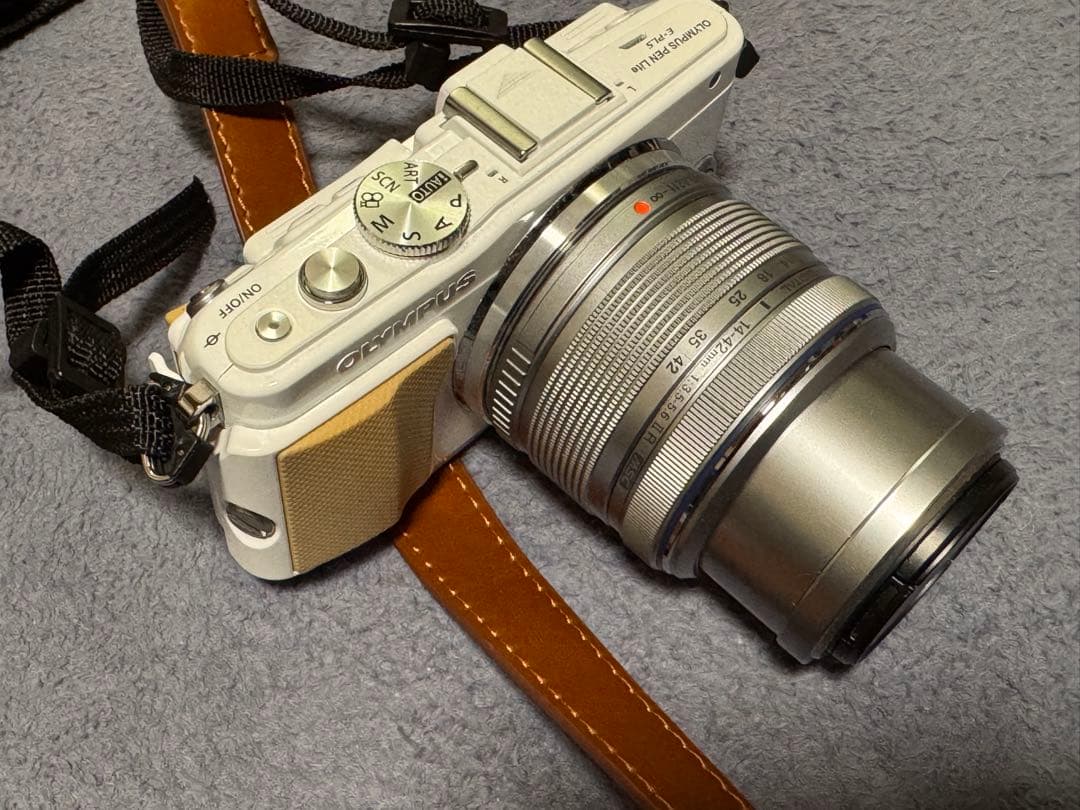 り*ご様 Wi-Fi 自撮り オリンパス E-PL5 ホワイト レンズ付 カメラ