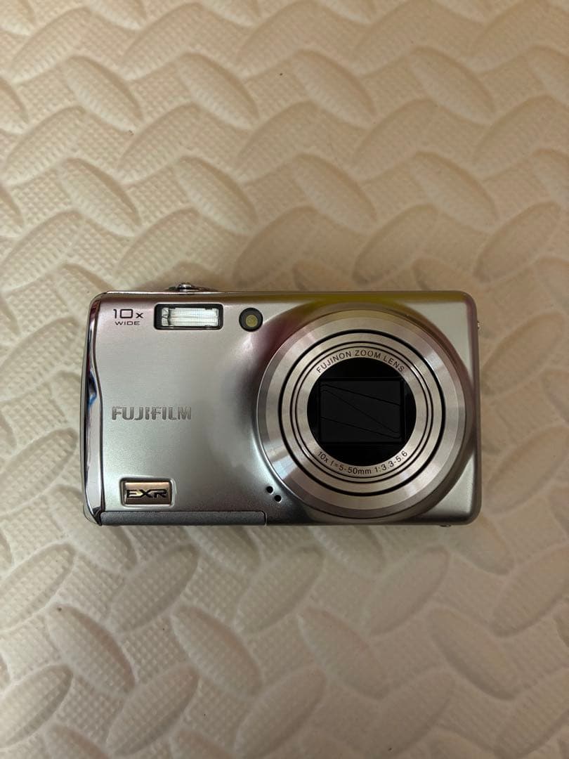 美品　fujifilm f70exr デジタルカメラ