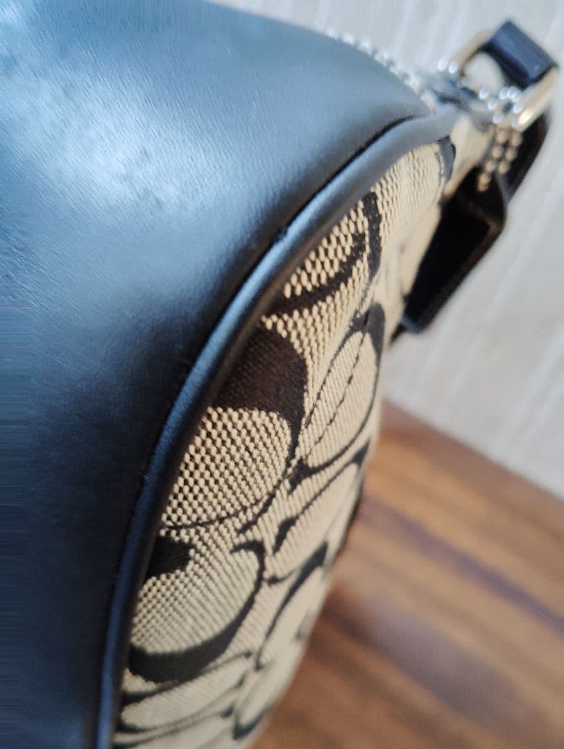 美品　人気　コーチ　シグネチャー　ワンショルダーバッグ　ブラック　保護袋付き