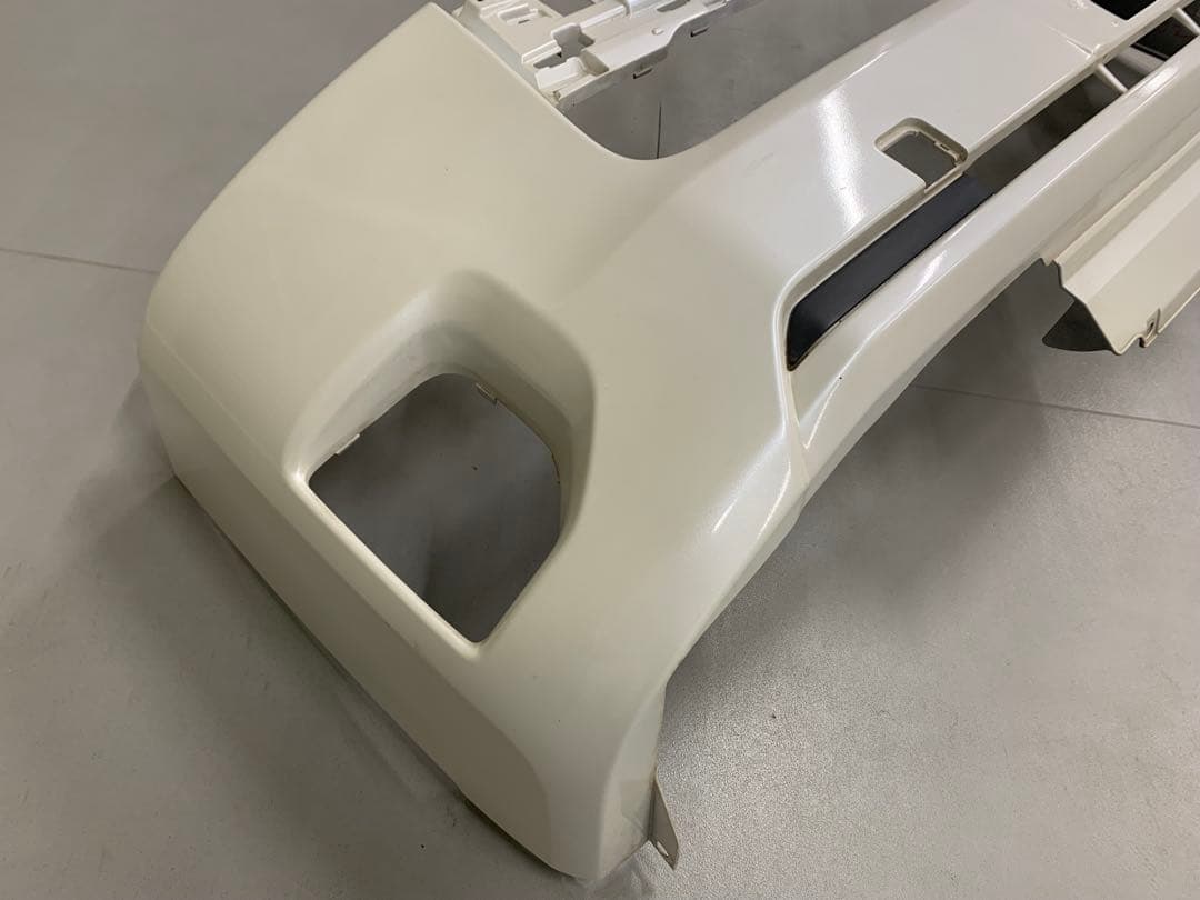 ハイエース　TRH200V 純正バンパー