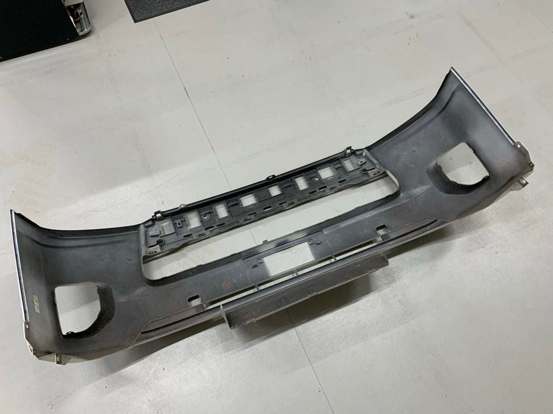 ハイエース　TRH200V 純正バンパー