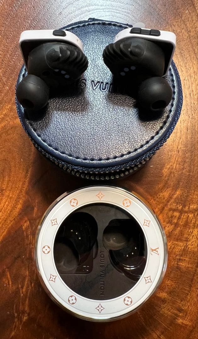 正規品人気のホワイト‼️ルイヴィトン　イヤホンQAB120 箱付き