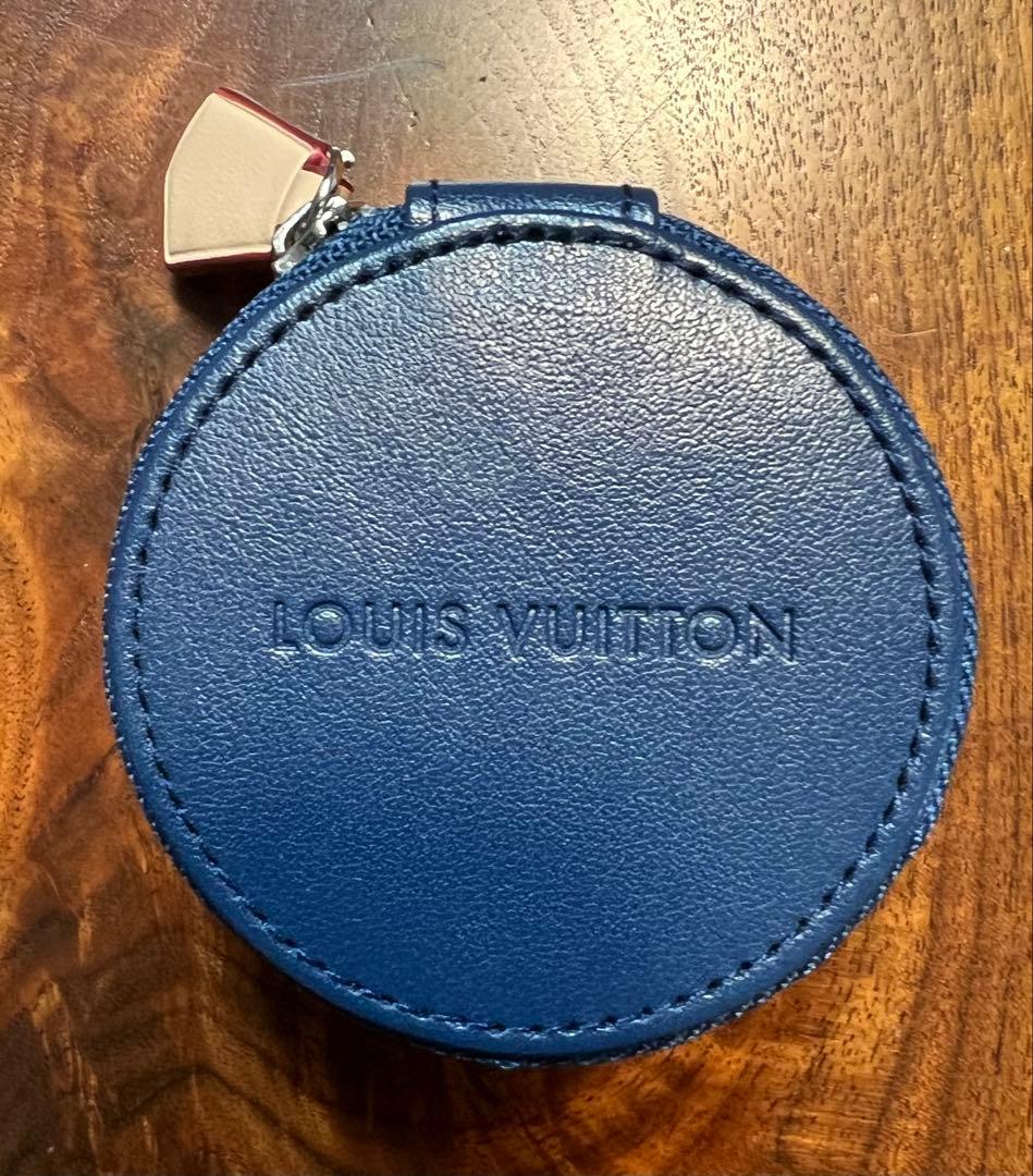 正規品人気のホワイト‼️ルイヴィトン　イヤホンQAB120 箱付き