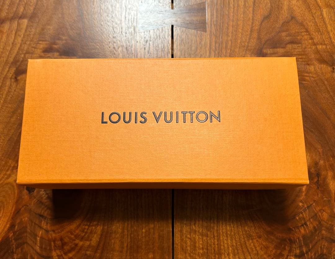 正規品人気のホワイト‼️ルイヴィトン　イヤホンQAB120 箱付き