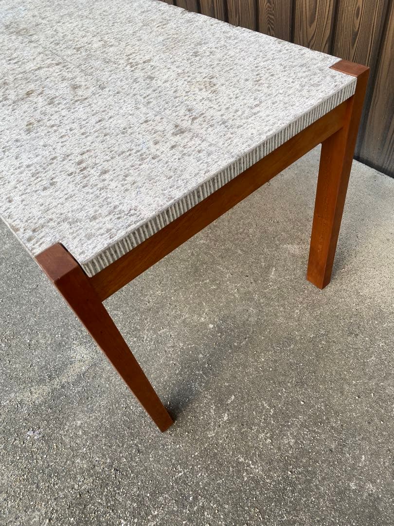 北の住まい設計社　センターテーブル　コンクリート　石材　ローテーブル