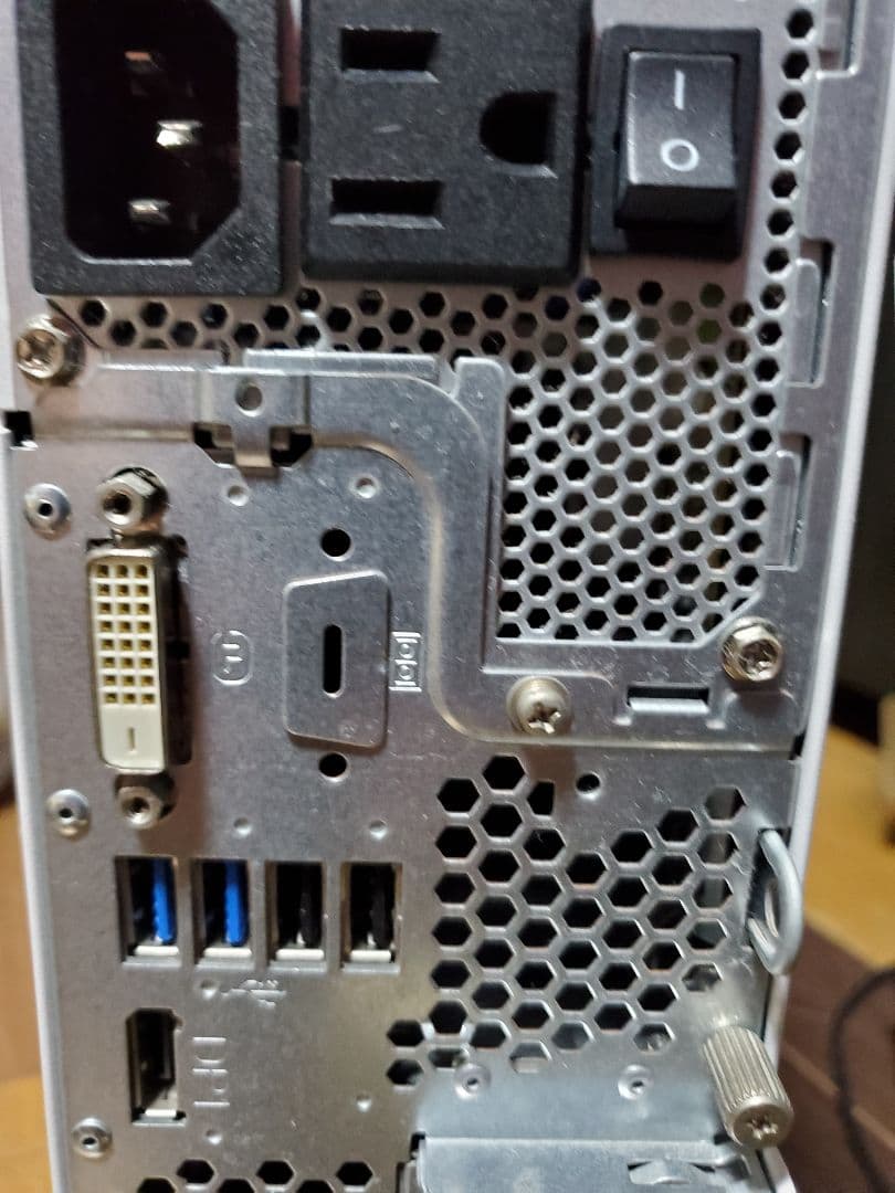 Fujitsu製 ESPRIMO D588/TX　新品換装済み有