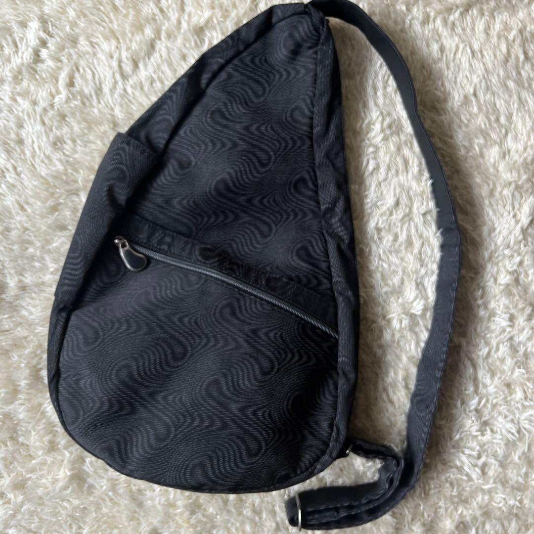 極美品　ヘルシーバックバッグ Mサイズ 9リットル 黒　ブラック