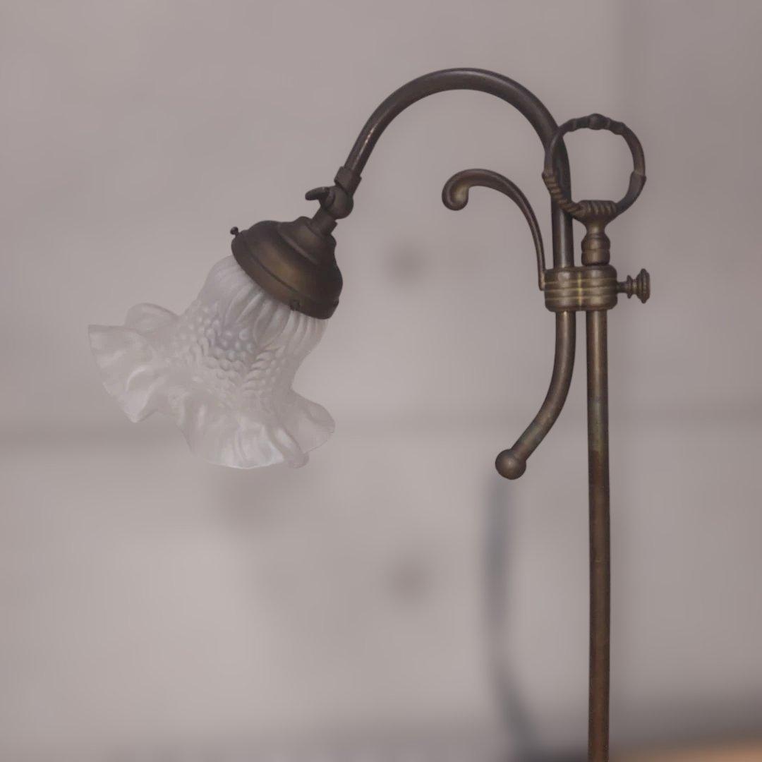 スランス製　デスクスタンド・フリルガラス・アンティーク・ビンテージ・真鍮製