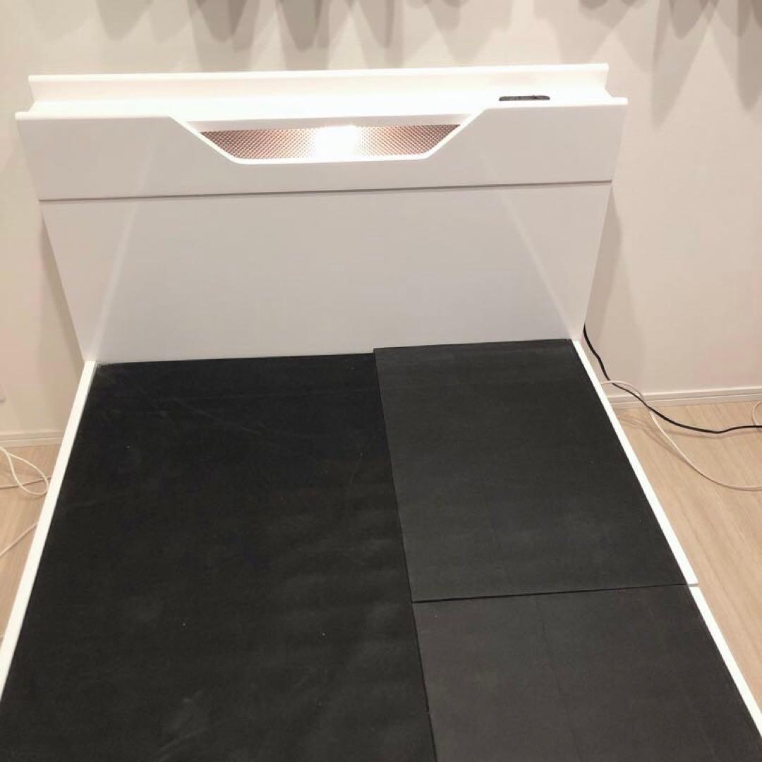 ホワイトベッド 引出5箇所LEDライト付き　店じまいセールで半額11万円で購入