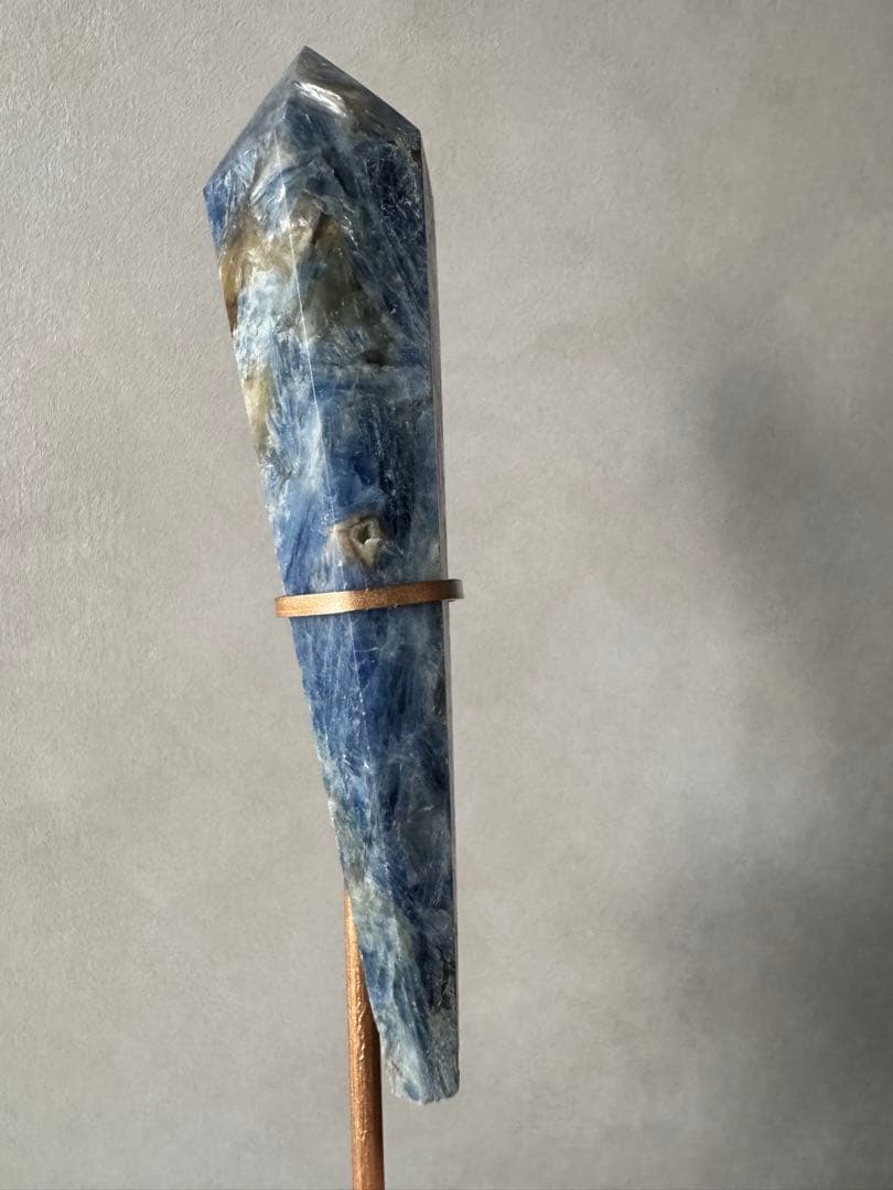 ブラジル産 カイヤナイト ワンド ゴールドスタンド付き 214g