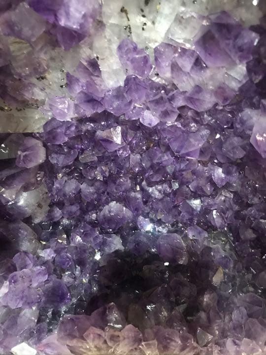 アメジスト原石　台付き