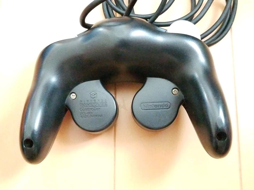 ニンテンドー GCコントローラ ブラック　オレンジ　接続アダプター