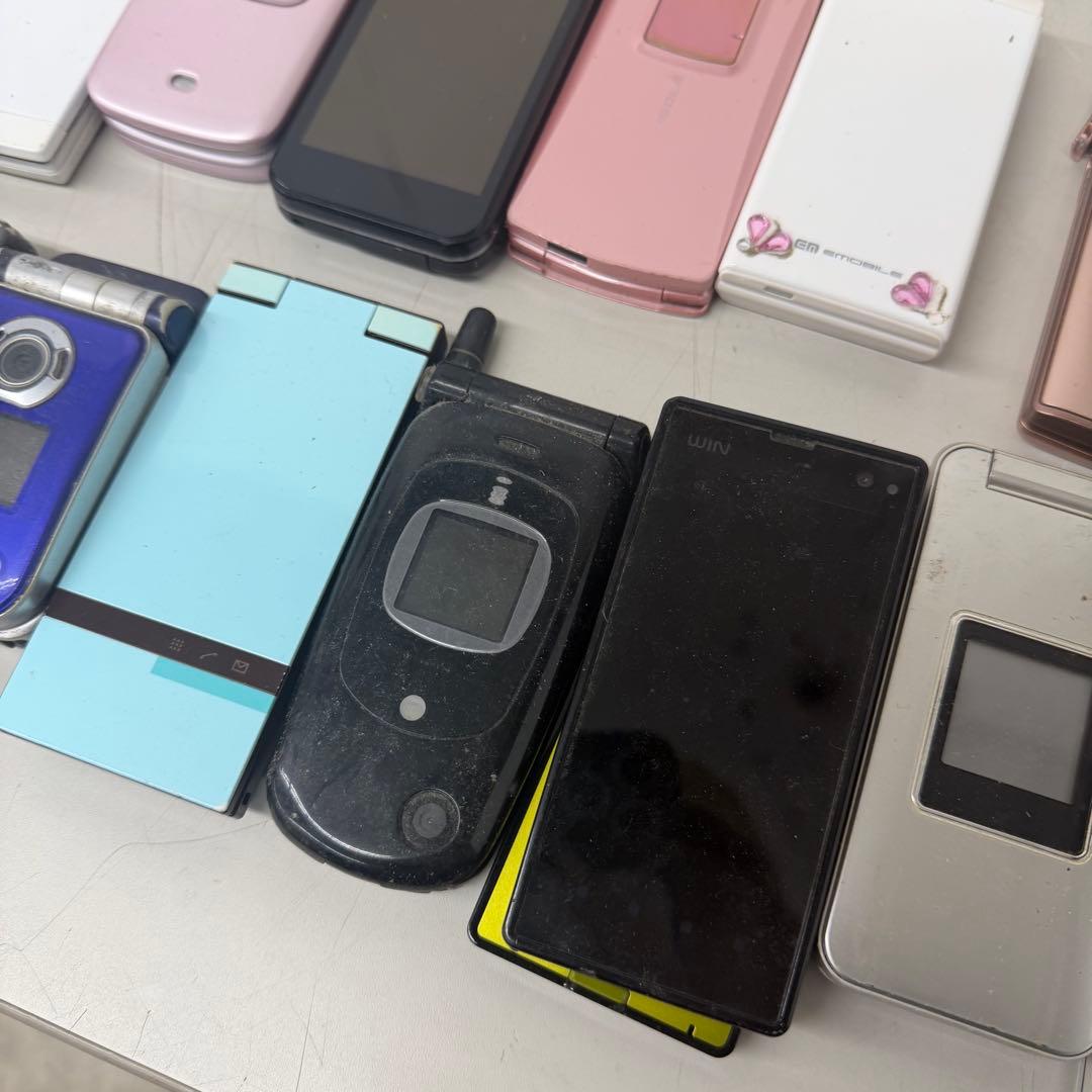 ガラケー　110個まとめ売り　ジャンク品　折りたたみ式携帯電話セット