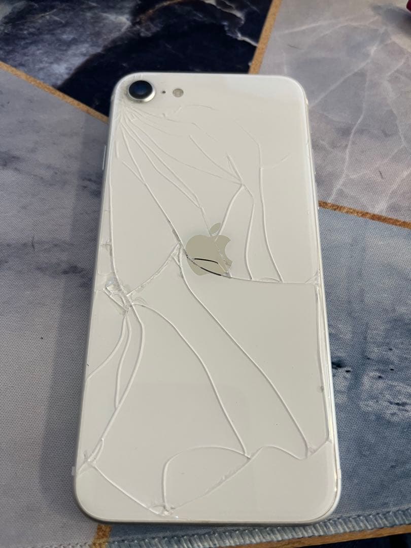 iPhone SE (第2世代) ホワイト　本体 アイフェイスケース　箱付き