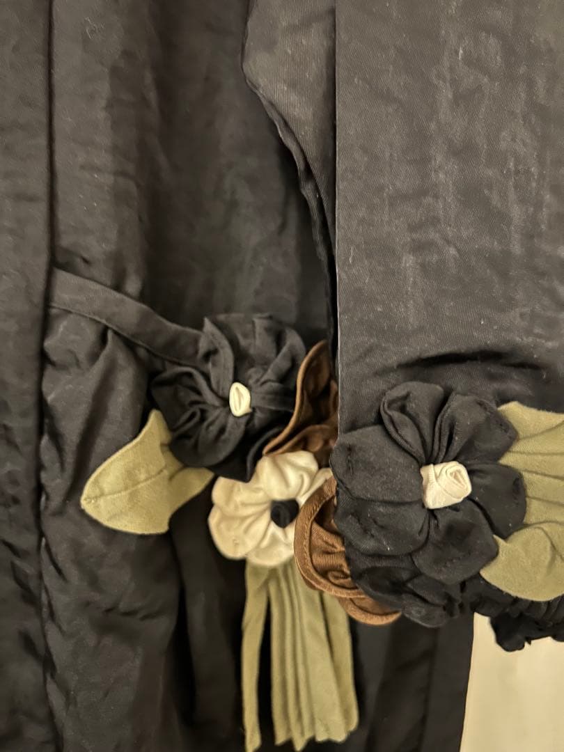 さえらポテチーノPotechino 可愛い割烹着 黒 花モチーフ【大きめ】