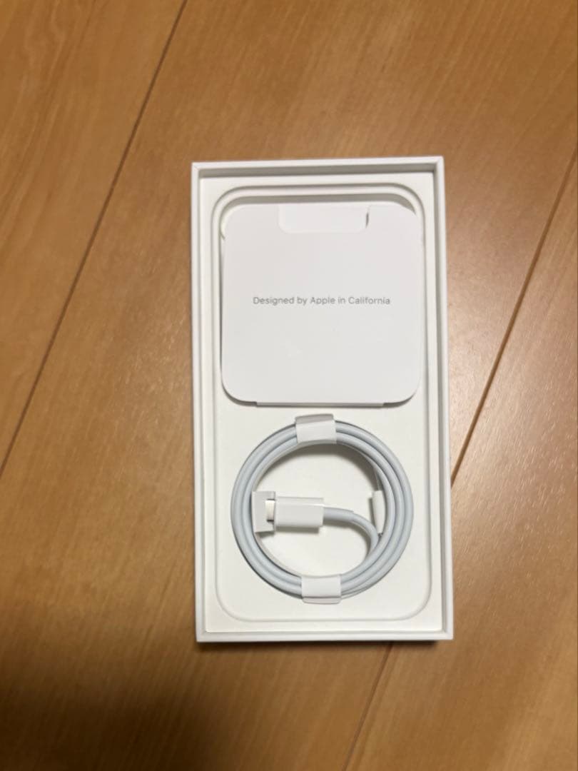 iPhone13 128G スターライト　SIMフリー　ケーブル付