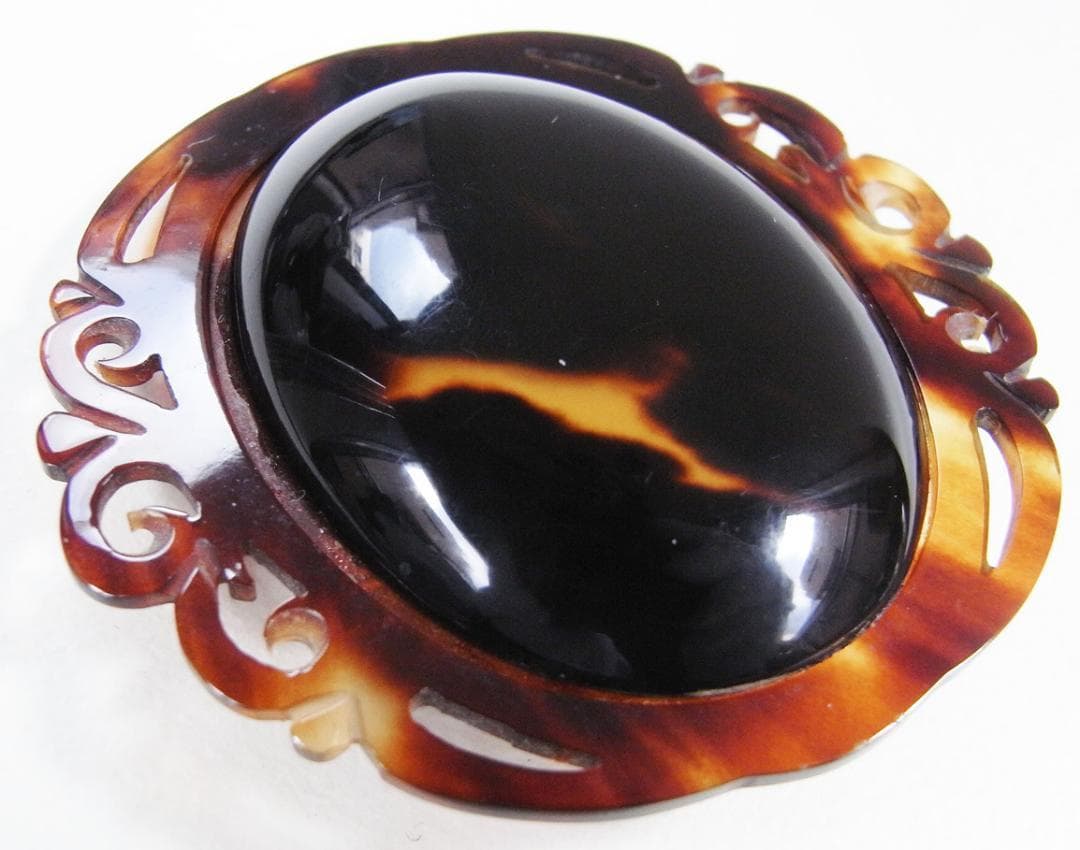 ★鼈甲（べっ甲）無垢・大きめブローチ★未使用★　鼈甲保証★　未使用品・新品★