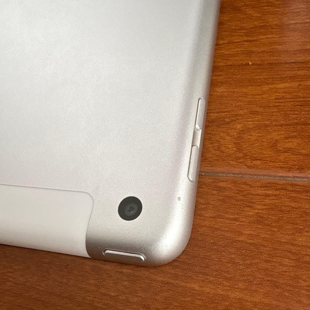 Apple iPad A1823 ホワイト 32GB 第5世代
