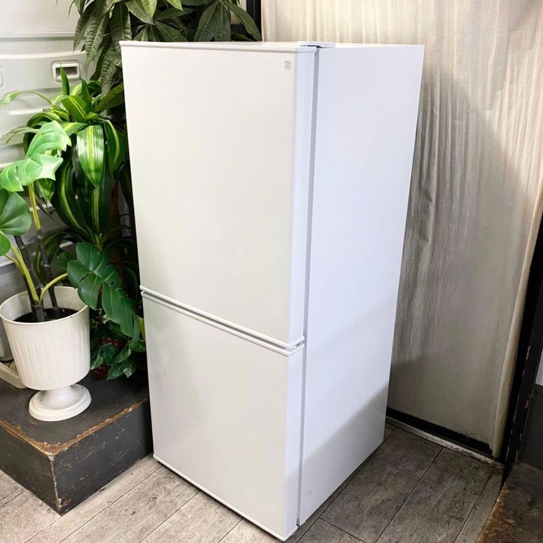 見た目シンプルでホワイトだからキッチンがパッと明るくなります♪冷凍冷蔵庫106L