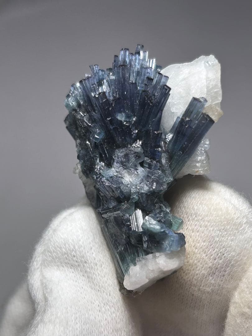 アフガニスタン　放射状　ブルーキャップ　インディゴライト　トルマリン　クラスター