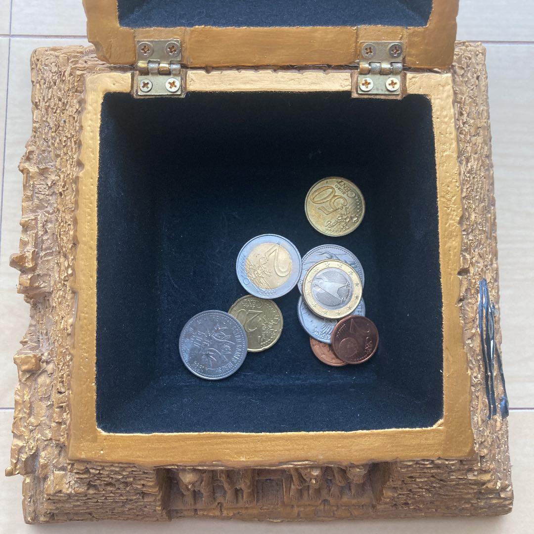 ピラミッド型置物（小物入れ）重量1・3キログラム