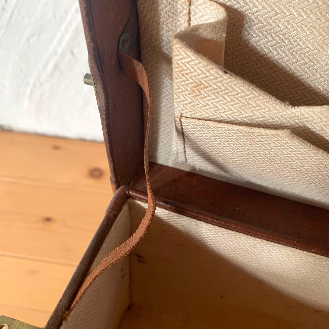 木芯革張り　小型トランク型　手提げ金庫　手提げ鞄　箱型　業務かばん　古道具