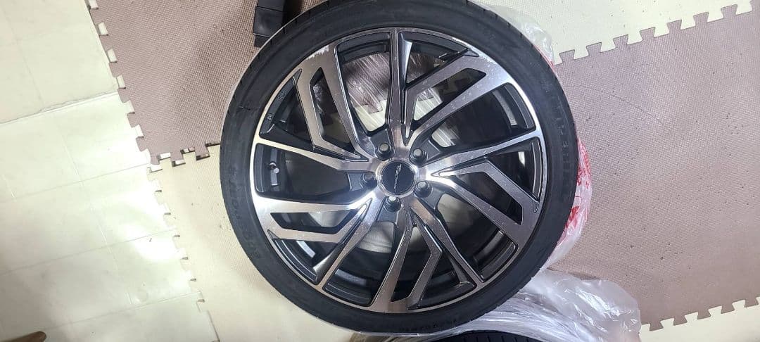 タイヤ付きホイール　18インチ