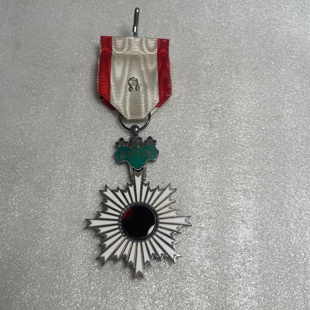 【美品・共箱付】勲六等単光旭日章 勲章 記章 旧日本軍 旭日章