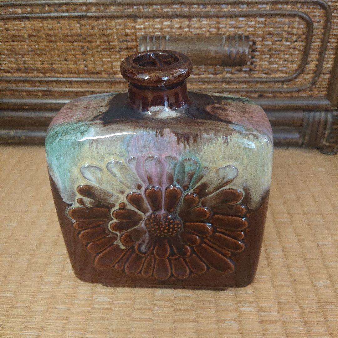 花の彫刻付き陶器ボトル古道具骨董