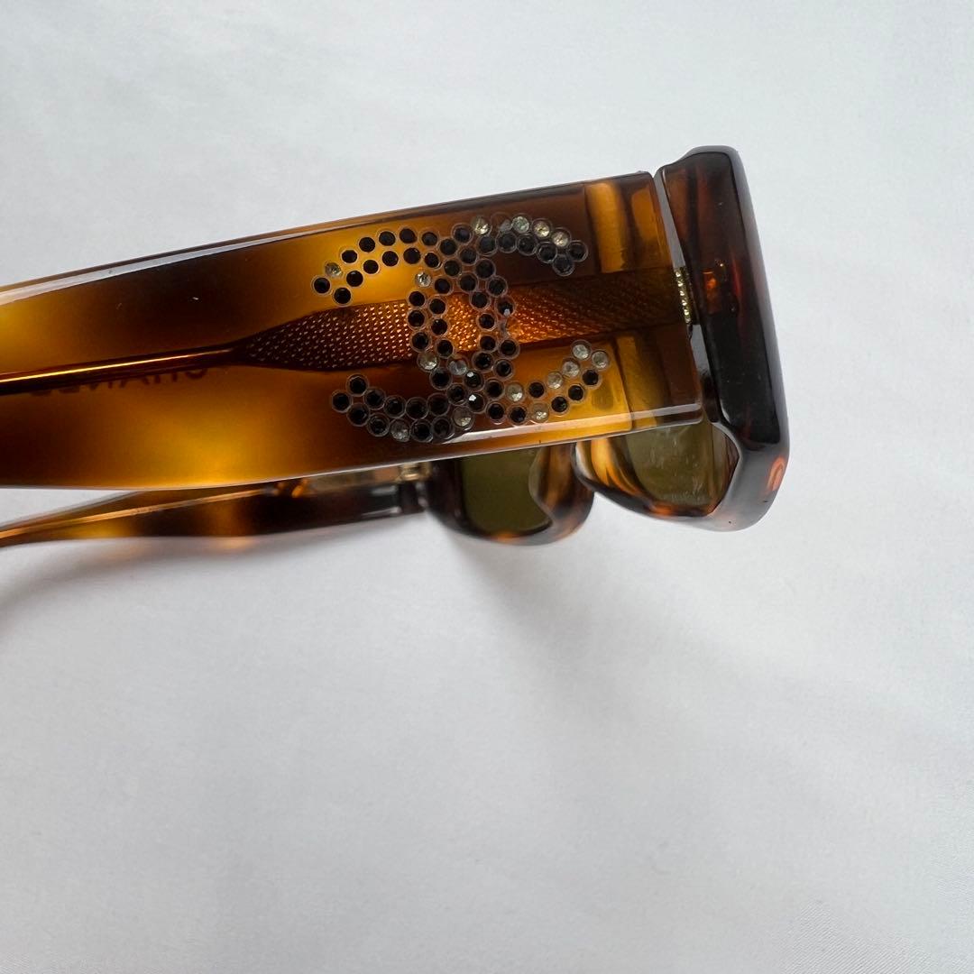 小物 CHANEL Cocomark tortoiseshell sunglasses