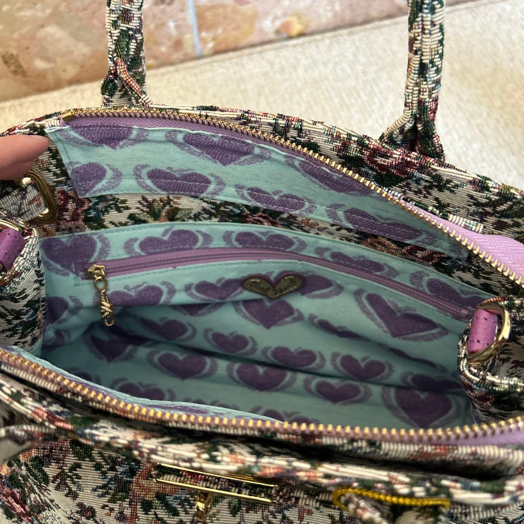 Think Bee! のバック