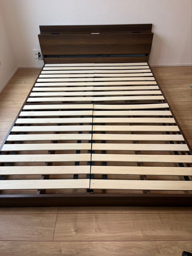 【販売済み】木製ダブルサイズすのこベッド ヘッドボード付き