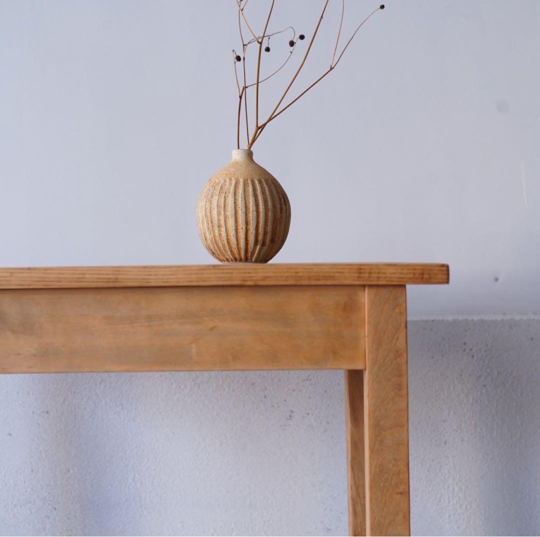 古い無垢材のサイドテーブル