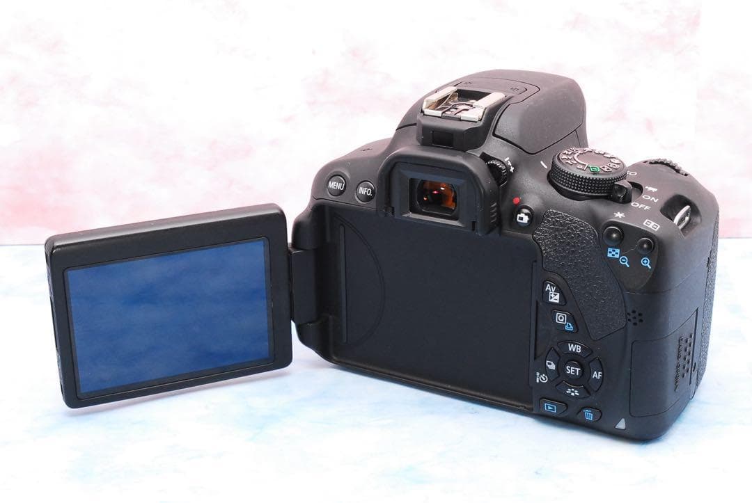 キャノン Kiss X7i☆手ぶれ補正標準＆超望遠レンズ付☆一眼レフカメラ