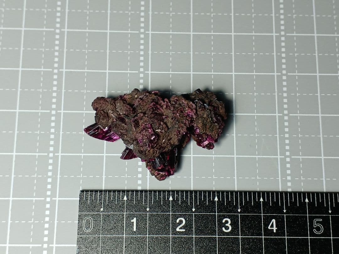 だいき　エリスライト　原石　コバルト華　鉱物標本