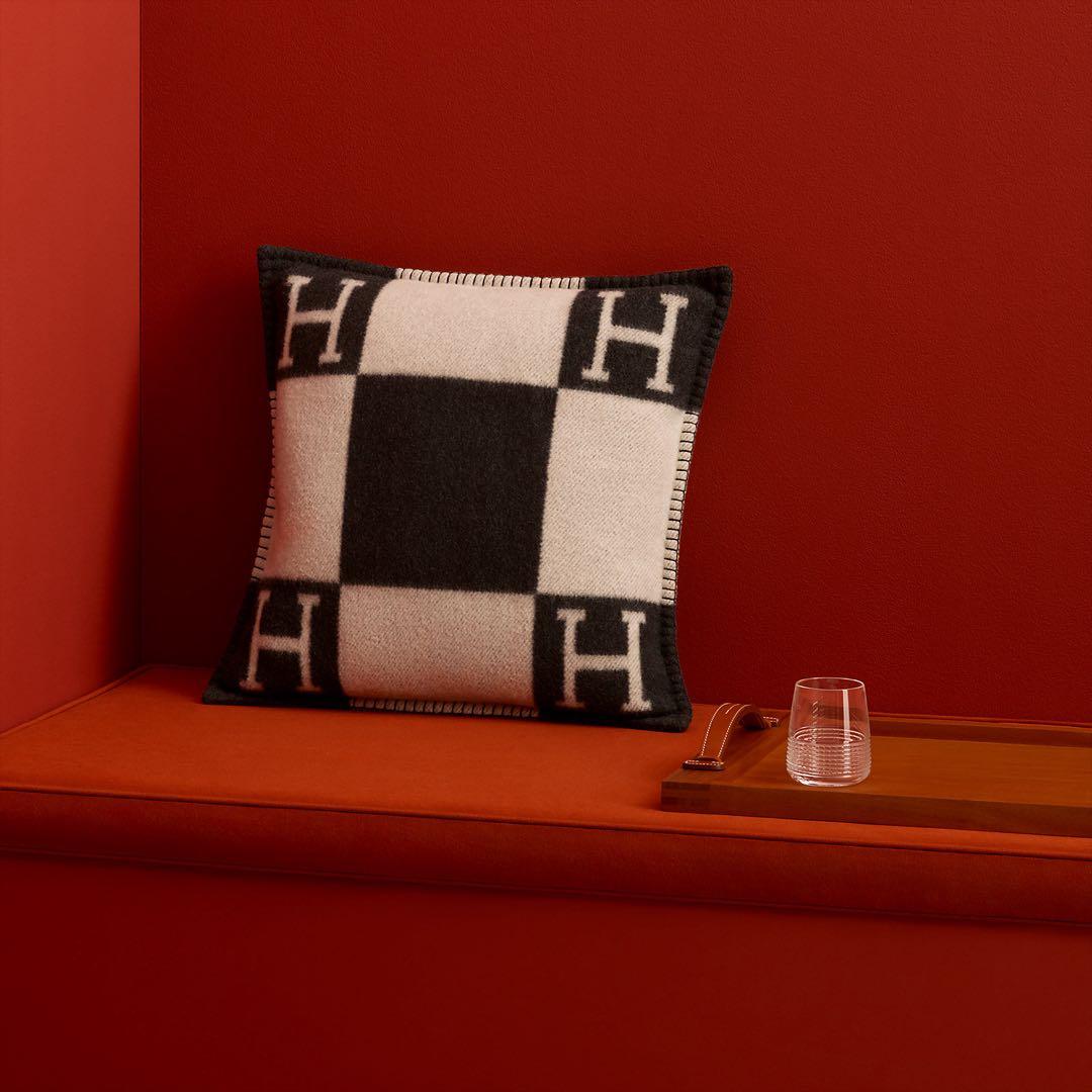 エルメス アヴァロン PM クッション エクリュxグリ・フォンセ カシミヤカバー