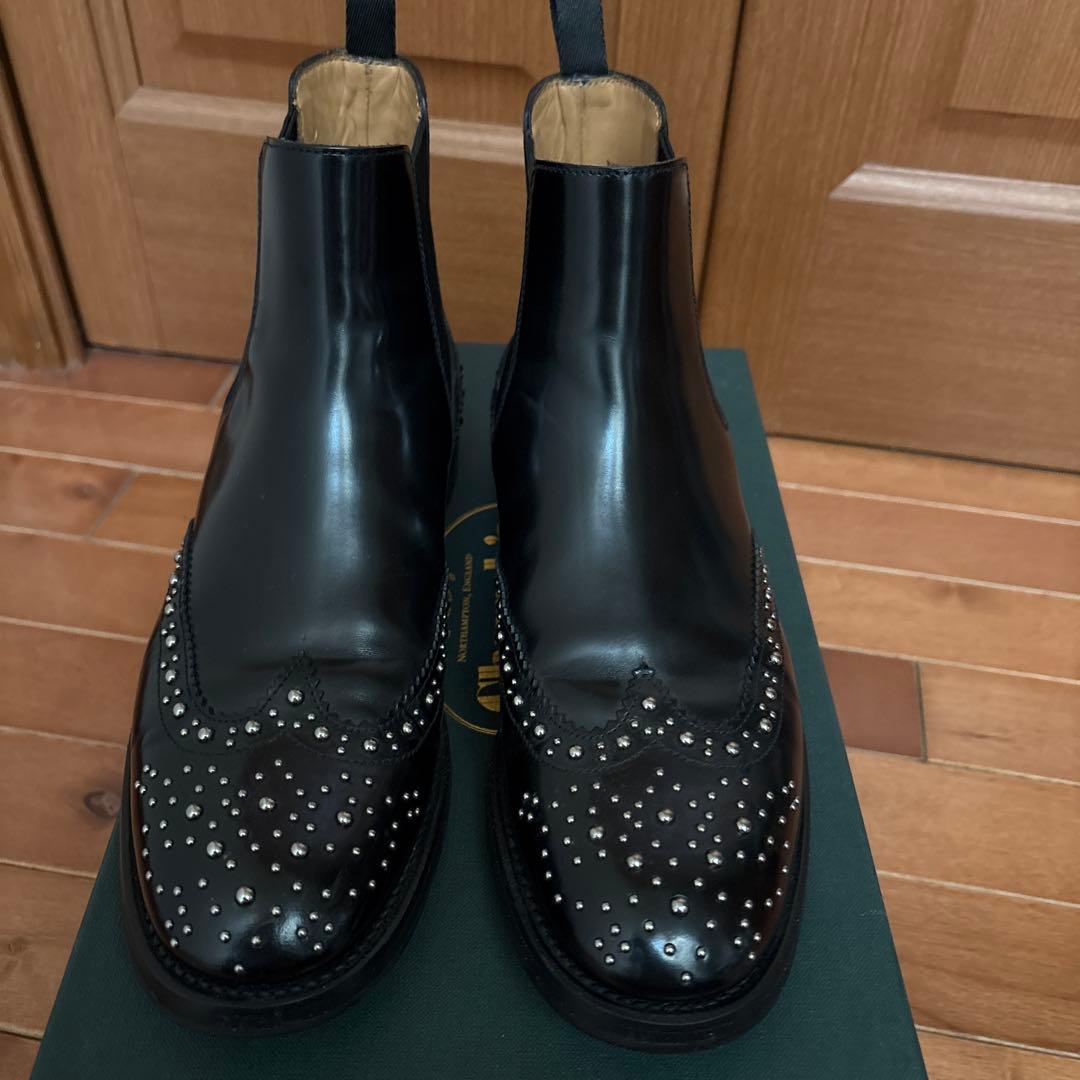 スタッズ付き黒レザーサイドゴアブーツ