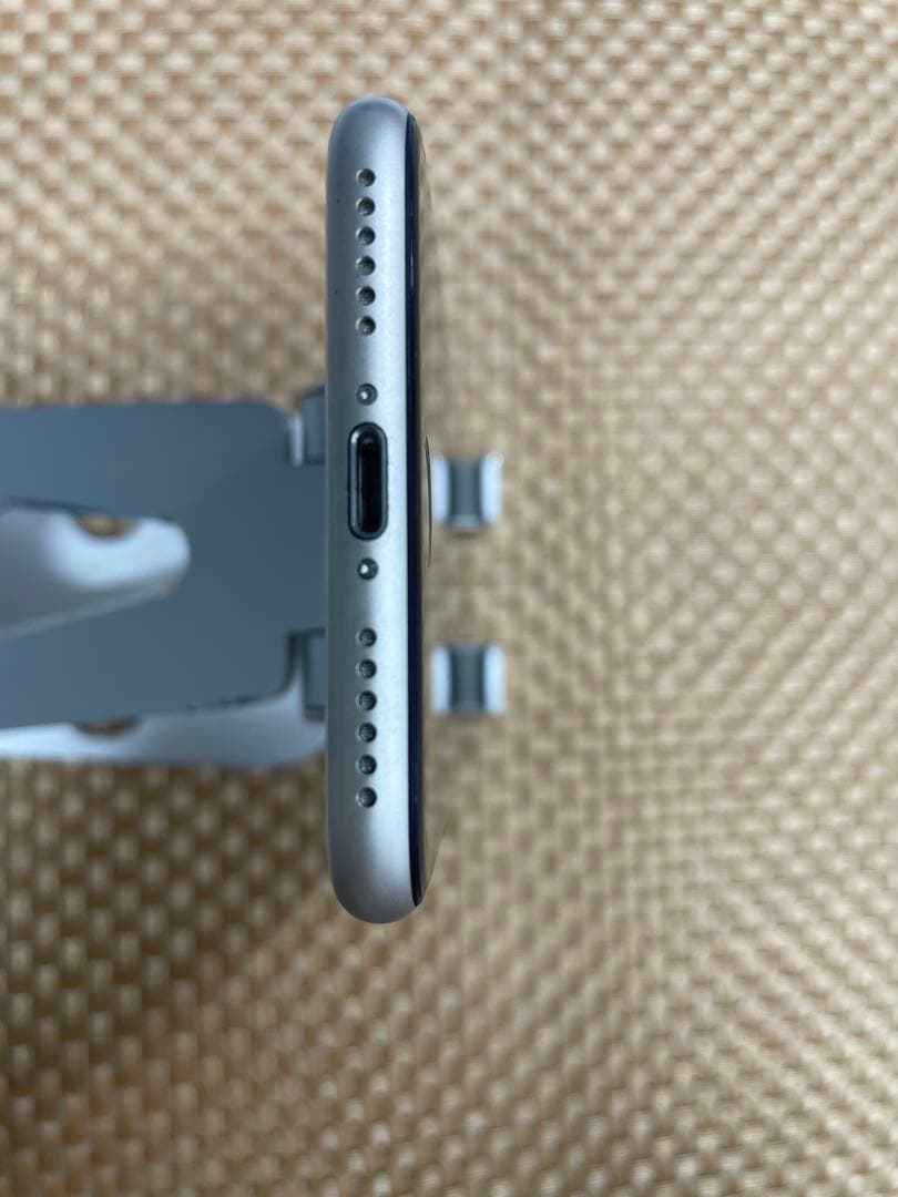 iPhone SE 第3世代 64 GB スターライトSIMフリー【3218】