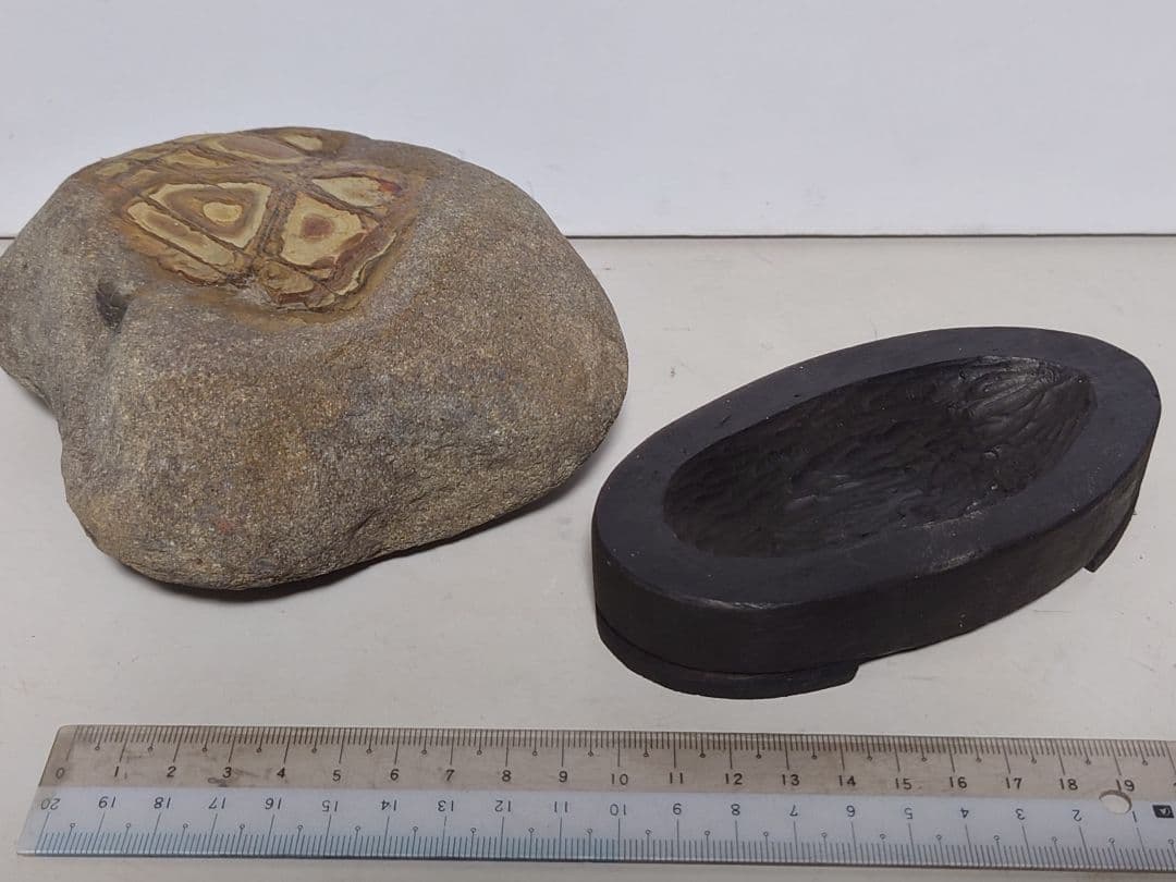 重信川馬蹄石　抽象画　水石 鑑賞石