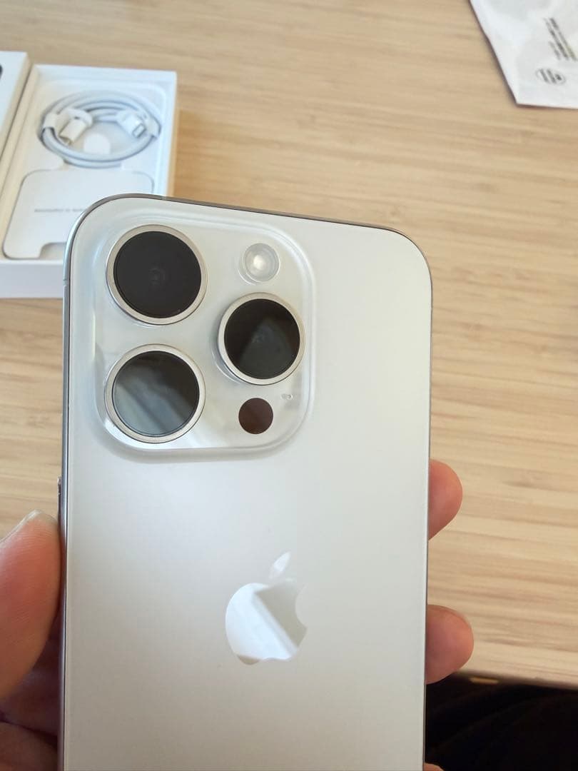 【ともちん】Apple iPhone 15 Pro ホワイト 本体