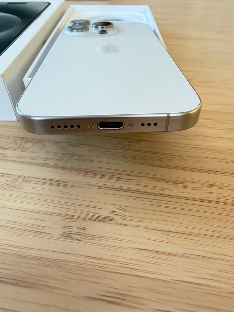 【ともちん】Apple iPhone 15 Pro ホワイト 本体