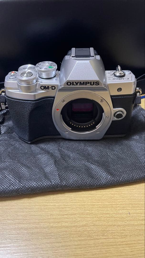 OLYMPUS OM-D E-M10 MarkⅢ ダブルズームキット シルバー