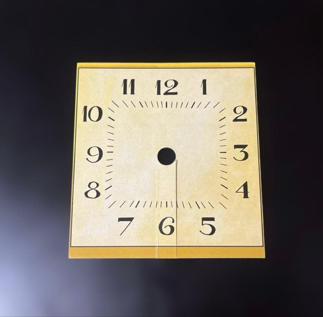 カルティエ 紙製タンク 時計 ノベルティ 壁飾り