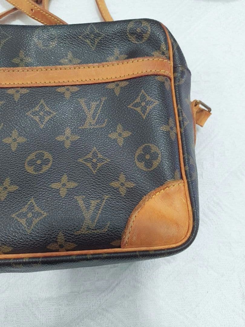 LOUIS VUITTON ショルダーバッグ