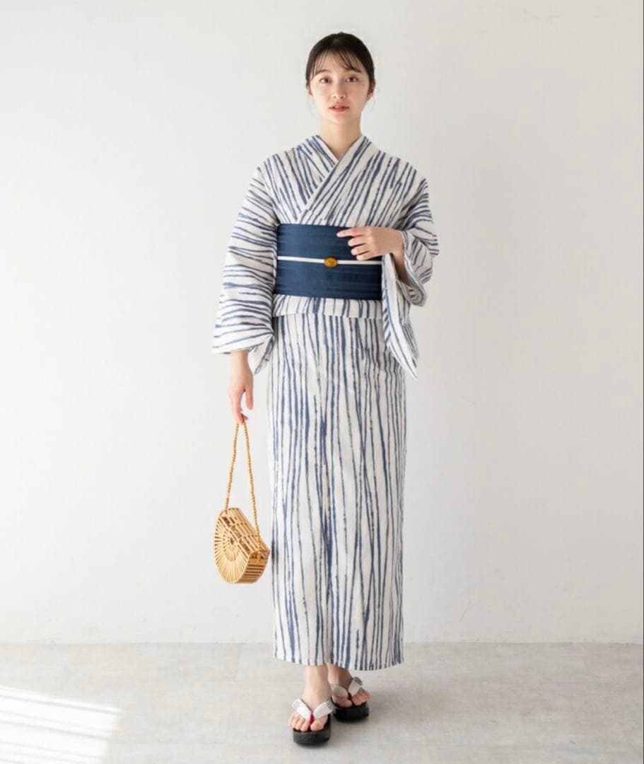 ゆかた館グレース『白と青のストライプデザインの浴衣・帯・下駄セット』