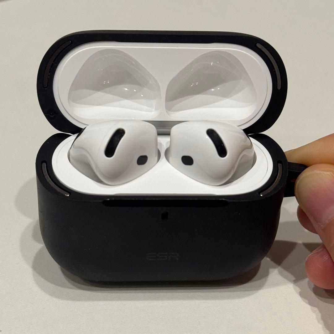 AirPods 4 ケース付き