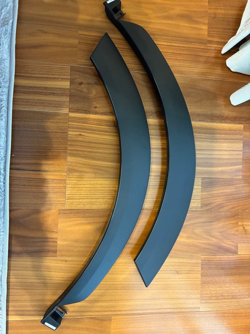 レクサス　LBX 純正フェンダーアーチモール