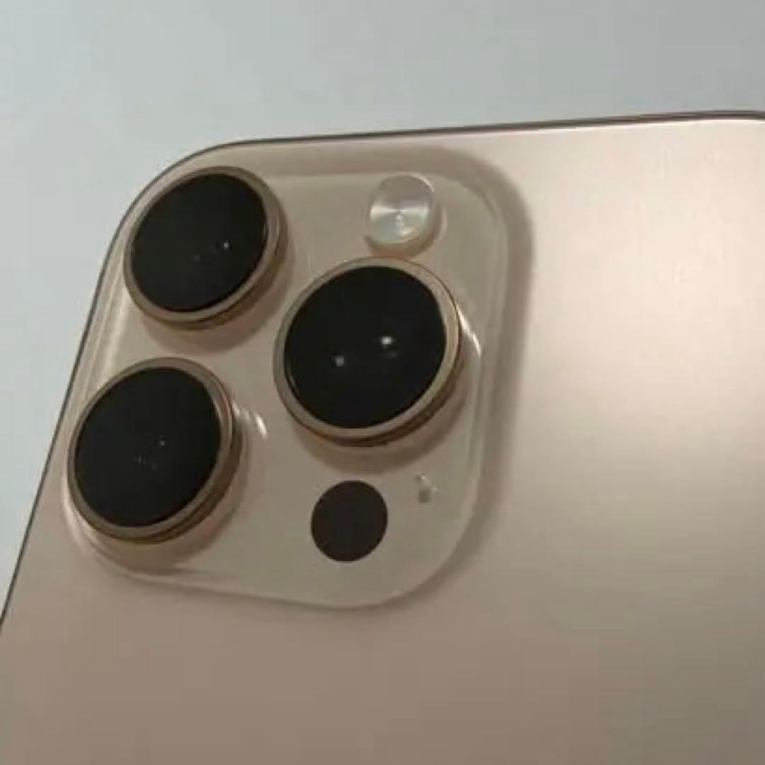 Apple iPhone 16 Pro 256GB デザートチタニウム