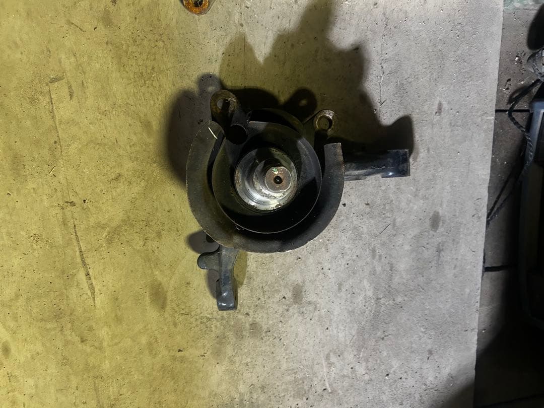 s15 s14 c35ローレル　純正ナックル